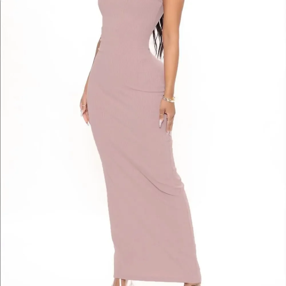 ⭐️5/$25 Fashion Nova Mauve Maxi Dress size small